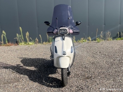 Vespa Sprint S wit